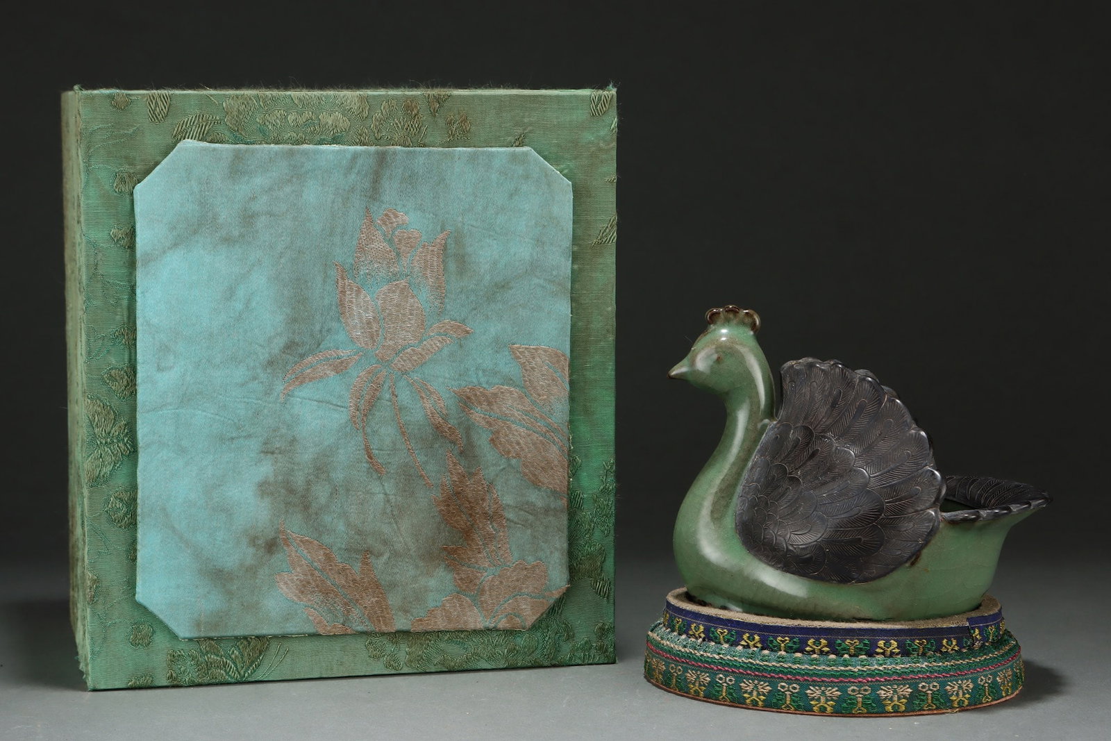 Vintage Guan Kiln Cuiqing Glaze Porcelain Phoenix Brush Washer w Box: Title: Old Hetian Jade Dragon Pendant Date/Period: After1918 Origin: Chinese Dimension: 59x80x25(mm) 2.32x3.15x0.98(inches) Weight 0.35 lbs/157g Materials: Hetian Jade Reserve: $899.00 Shipping: Domes