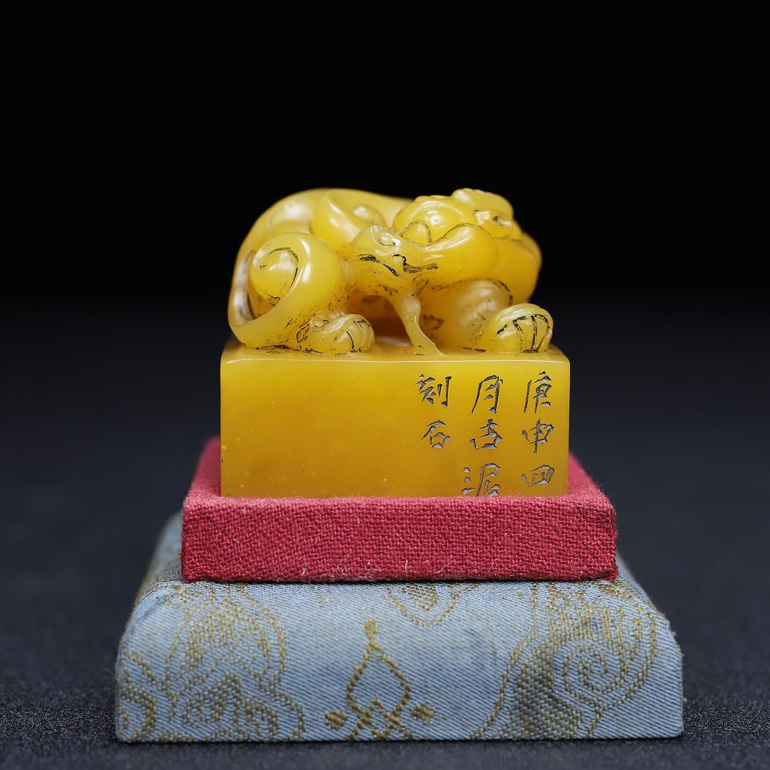 Vintage Tianhuang Shoushan Soapstone Hand-Carved Seal/Stamp Fortune Beast: Title: Old Hetian Jade Dragon Pendant Date/Period: After1919 Origin: Chinese Dimension: 59x80x25(mm) 2.32x3.15x0.98(inches) Weight 0.35 lbs/157g Materials: Hetian Jade Reserve: $599.00 Shipping: Domes