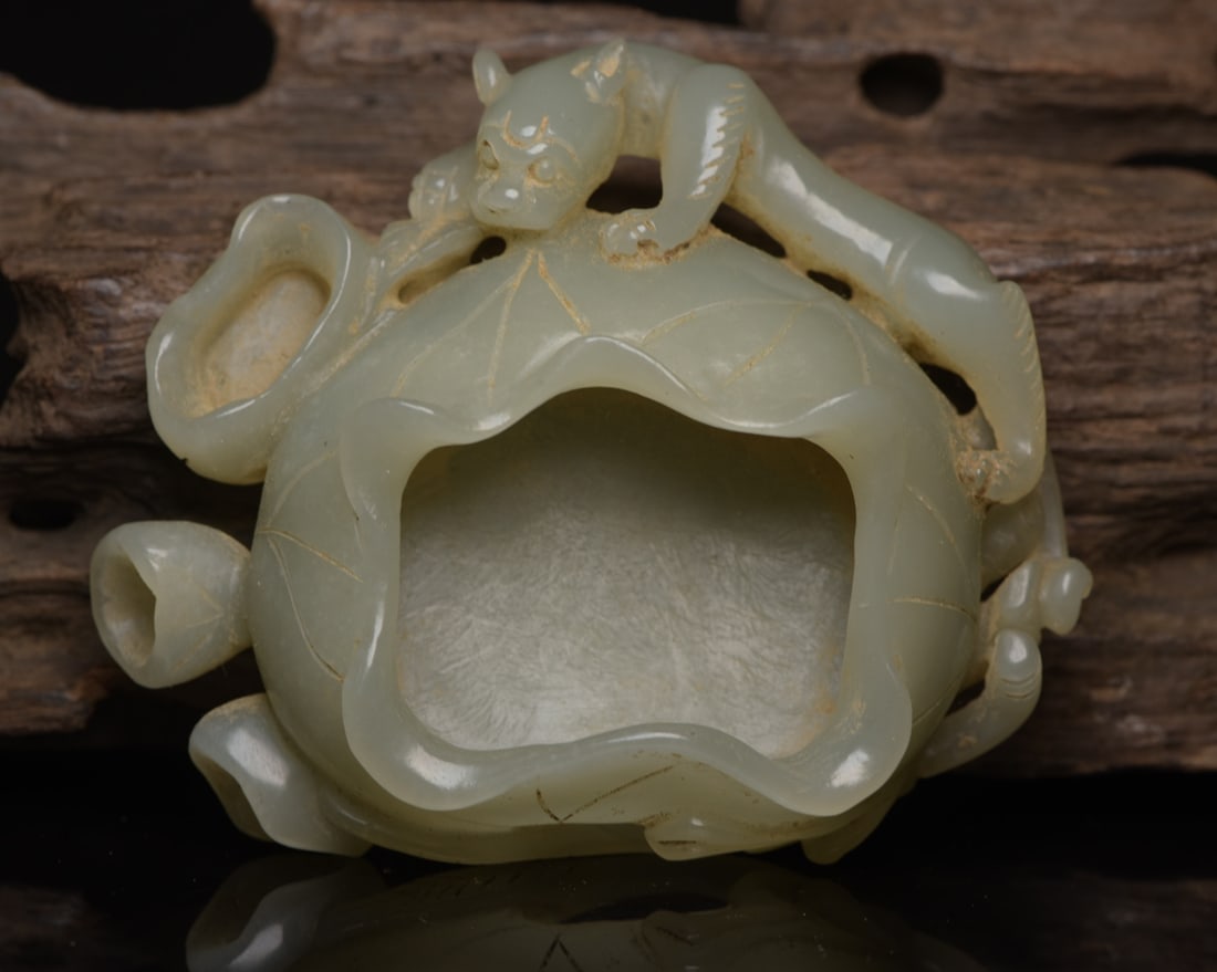Vintage Hetian Jade Chi Dragon Lotus Leaf Brush Washer: Title: Old Hetian Jade Dragon Pendant Date/Period: After1935 Origin: Chinese Dimension: 59x80x25(mm) 2.32x3.15x0.98(inches) Weight 0.35 lbs/157g Materials: Hetian Jade Reserve: $280.00 Shipping: Domes