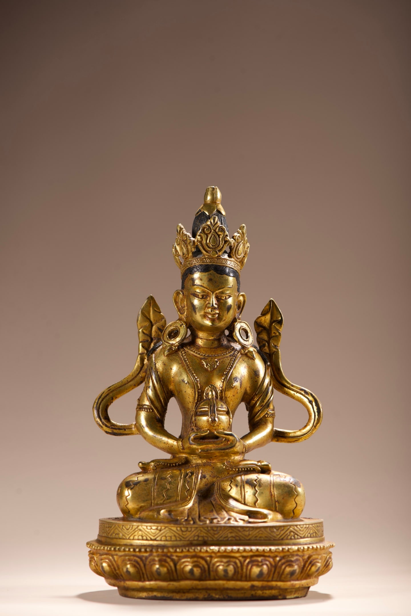 Old Gilt Gold Bronze Buddha Statue: Title: Old Hetian Jade Dragon Pendant Date/Period: After1936 Origin: Chinese Dimension: 59x80x25(mm) 2.32x3.15x0.98(inches) Weight 0.35 lbs/157g Materials: Hetian Jade Reserve: $399.00 Shipping: Domes