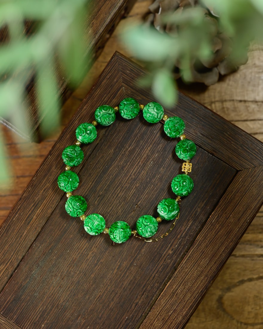 11mm Natural Green Jadeite Beads Bracelet with Certificate: Title: Old Hetian Jade Dragon Pendant Date/Period: After1938 Origin: Chinese Dimension: 59x80x25(mm) 2.32x3.15x0.98(inches) Weight 0.35 lbs/157g Materials: Hetian Jade Reserve: $1,366.00 Shipping: Dom