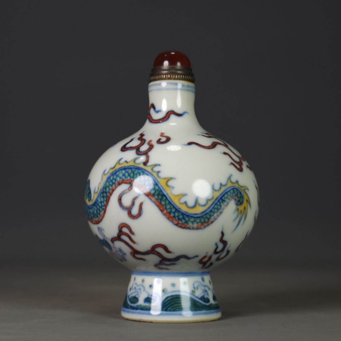Doucai Porcelain Dragon Design Snuff Bottle - 4