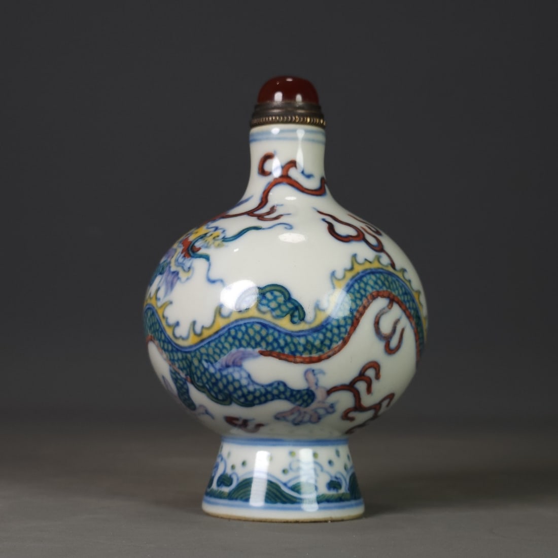 Doucai Porcelain Dragon Design Snuff Bottle - 5
