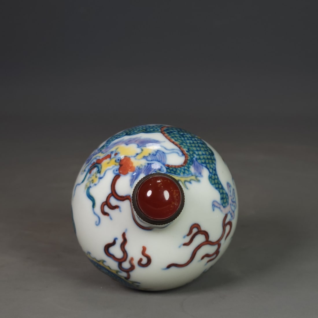 Doucai Porcelain Dragon Design Snuff Bottle - 7