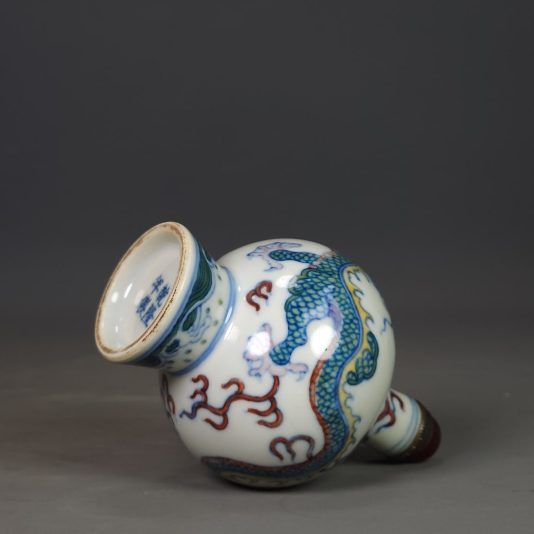 Doucai Porcelain Dragon Design Snuff Bottle - 9