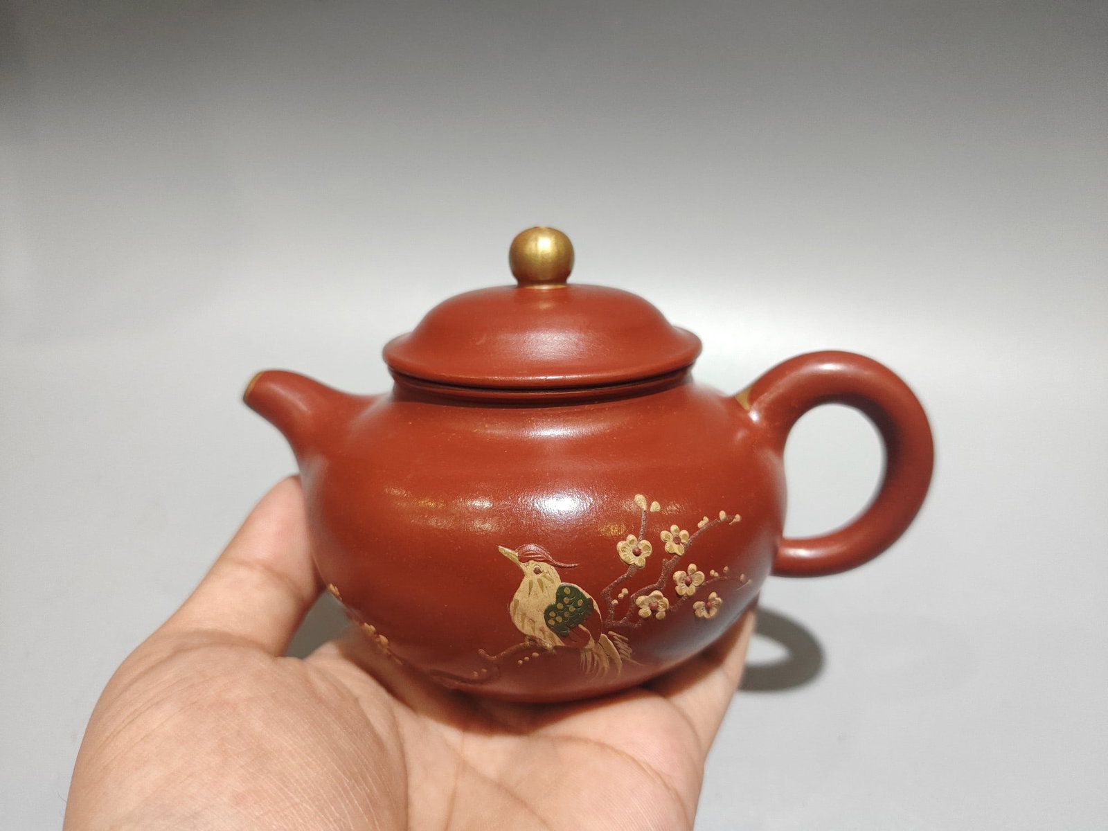 Chinese Yixing Zisha Clay Flower Bird Teapot w Artist Signed: Title: Old Hetian Jade Dragon Pendant Date/Period: After1982 Origin: Chinese Dimension: 59x80x25(mm) 2.32x3.15x0.98(inches) Weight 0.35 lbs/157g Materials: Hetian Jade Reserve: $199.00 Shipping: Domes