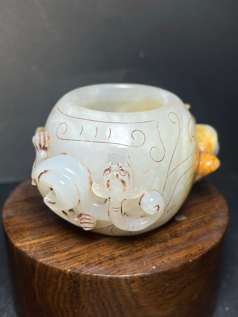 Old Hetian Jade Chi Dragon Brush Washer: Title: Old Hetian Jade Dragon Pendant Date/Period: After1986 Origin: Chinese Dimension: 59x80x25(mm) 2.32x3.15x0.98(inches) Weight 0.35 lbs/157g Materials: Hetian Jade Reserve: $385.00 Shipping: Domes