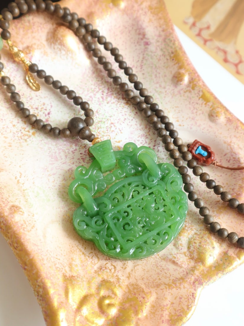 Natural Green Hetian Jade Ruyi Lock Pendant - 2