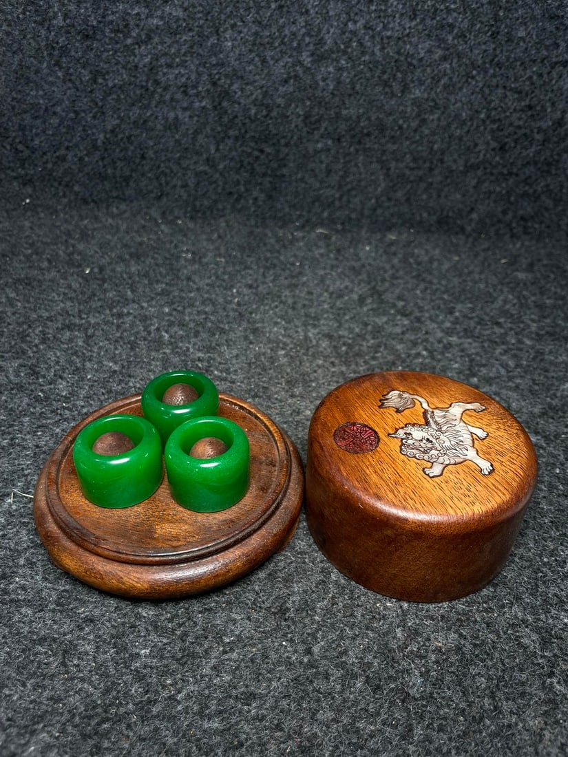 Three Green Jade Thumb Ring w Wood Inlay Shell Thumb Ring Box: Title: Old Hetian Jade Dragon Pendant Date/Period: After2014 Origin: Chinese Dimension: 59x80x25(mm) 2.32x3.15x0.98(inches) Weight 0.35 lbs/157g Materials: Hetian Jade Reserve: $199.00 Shipping: