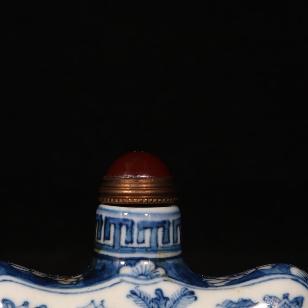 Old Blue and White Porcelain Snuff Bottle - 2