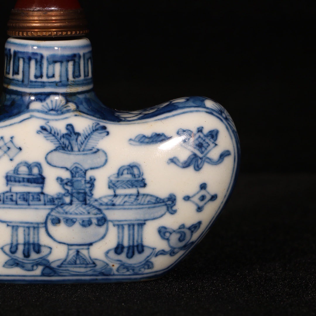 Old Blue and White Porcelain Snuff Bottle - 4