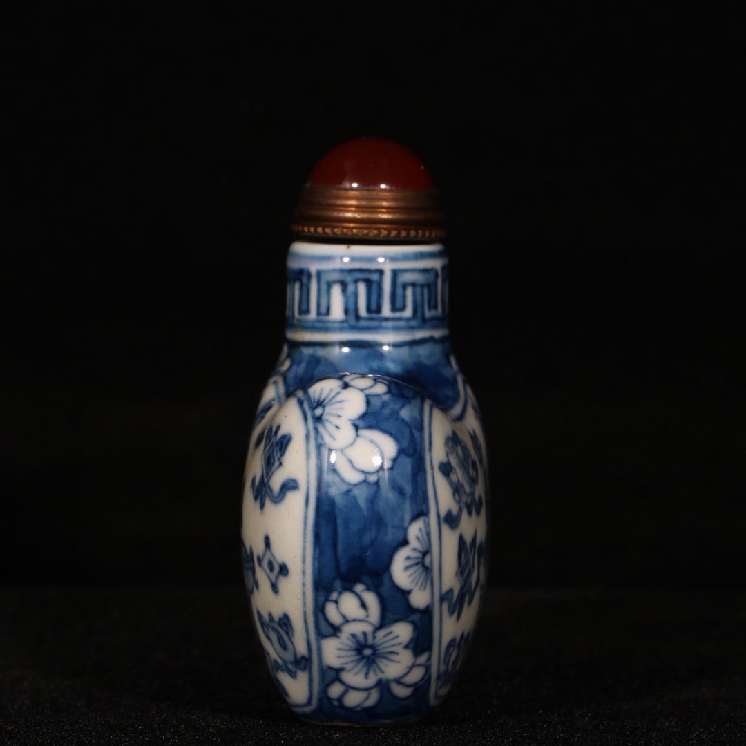 Old Blue and White Porcelain Snuff Bottle - 5