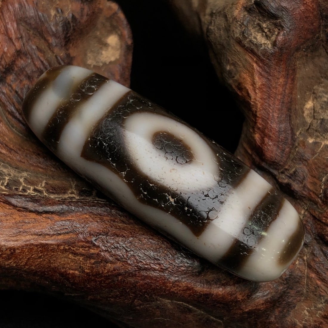 Old Tibetan Three Eyes DZI Agate Pendant: Title: Old Hetian Jade Dragon Pendant Date/Period: After2024 Origin: Chinese Dimension: 59x80x25(mm) 2.32x3.15x0.98(inches) Weight 0.35 lbs/157g Materials: Hetian Jade Reserve: $119.00 Shipping: Domes