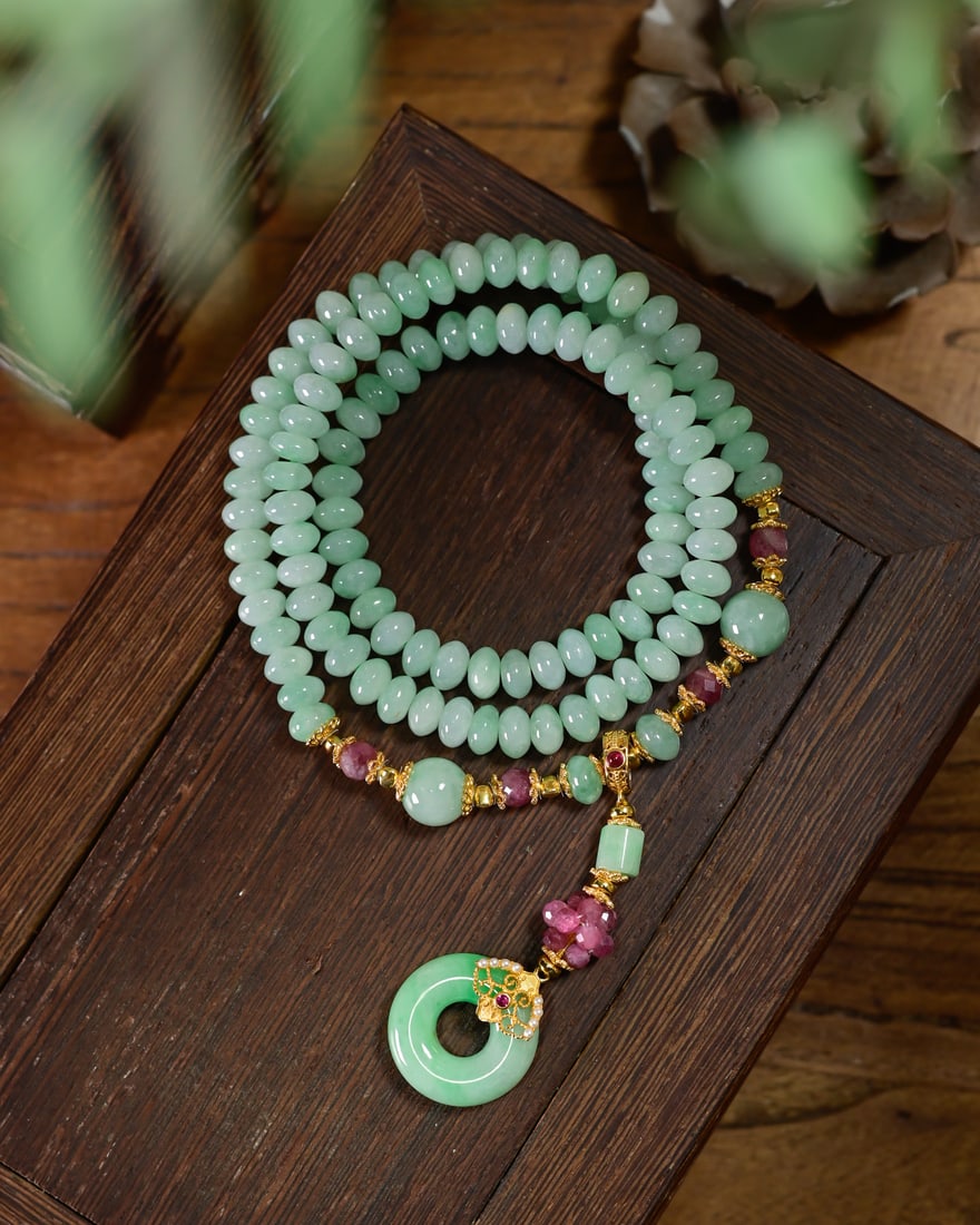 Natural Green Jadeite Necklace with Certificate: Title: Old Hetian Jade Dragon Pendant Date/Period: After2027 Origin: Chinese Dimension: 59x80x25(mm) 2.32x3.15x0.98(inches) Weight 0.35 lbs/157g Materials: Hetian Jade Reserve: $699.00 Shipping: