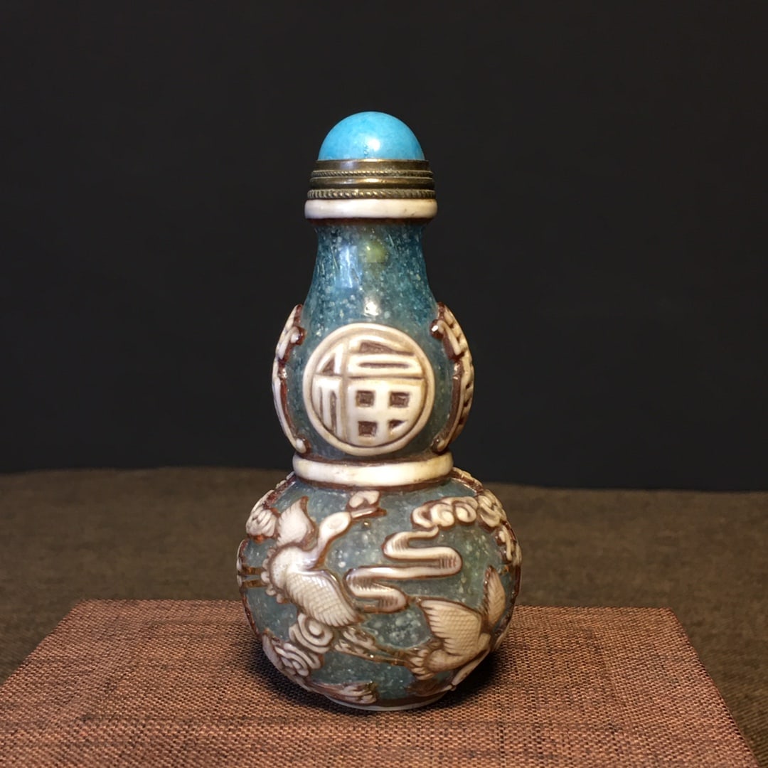 Old Peking Glass Gourd Snuff Bottle: Title: Old Hetian Jade Dragon Pendant Date/Period: After2031 Origin: Chinese Dimension: 59x80x25(mm) 2.32x3.15x0.98(inches) Weight 0.35 lbs/157g Materials: Hetian Jade Reserve: $99.00 Shipping: Domest