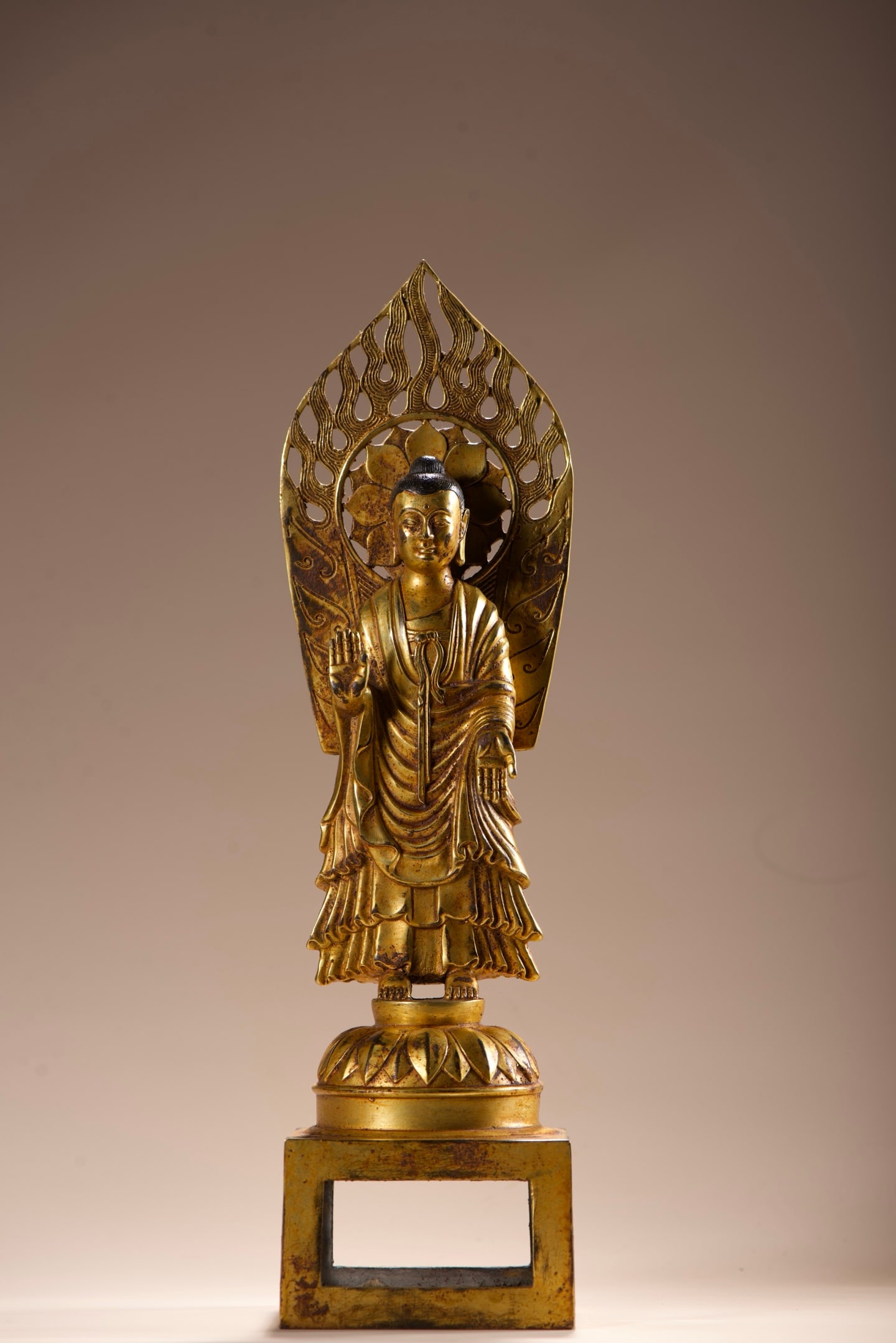 Old Gilt Gold Bronze Buddha Statue: Title: Old Hetian Jade Dragon Pendant Date/Period: After2037 Origin: Chinese Dimension: 59x80x25(mm) 2.32x3.15x0.98(inches) Weight 0.35 lbs/157g Materials: Hetian Jade Reserve: $599.00 Shipping: Domes