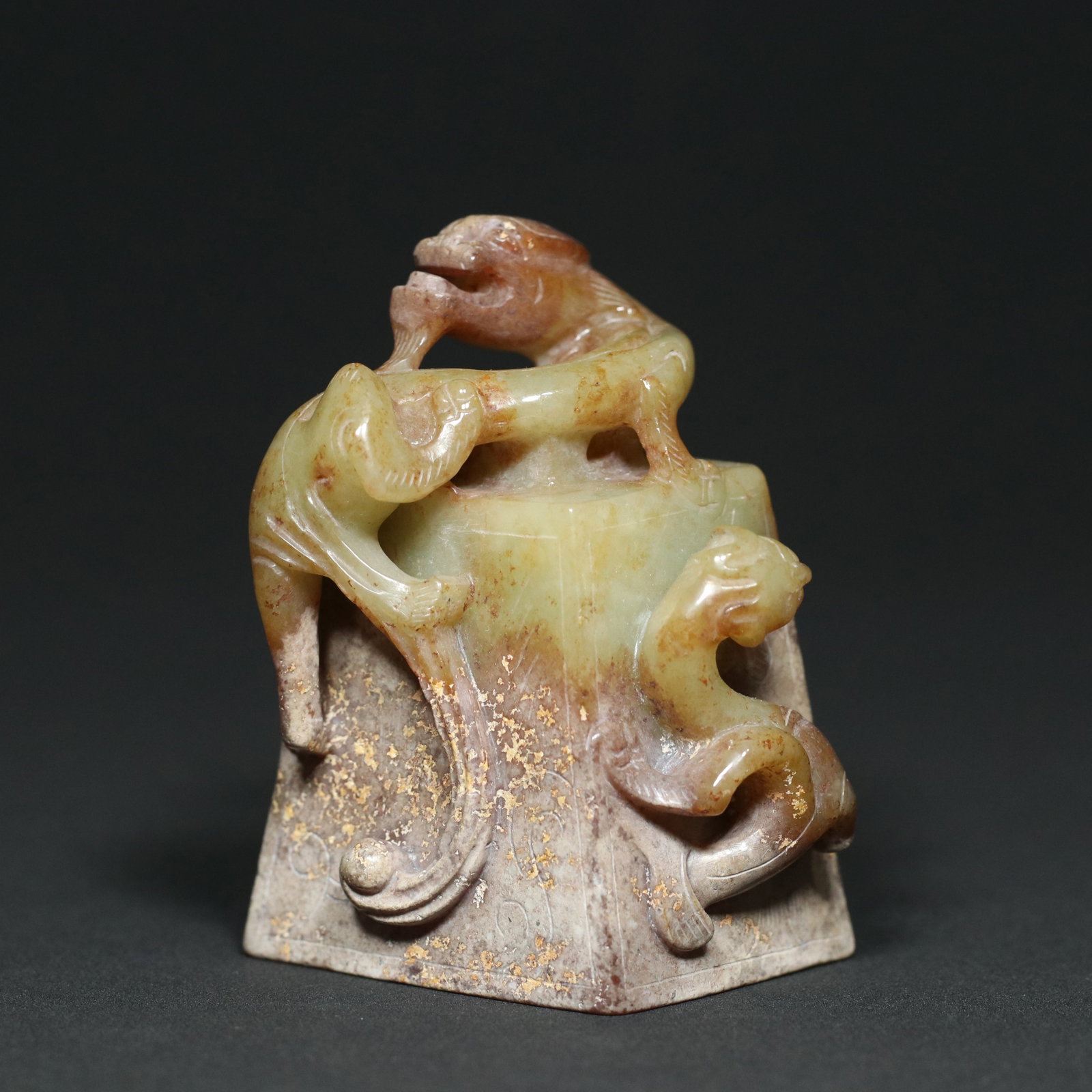 Vintage Hetian Jade Chi Dragon Seal: Title: Old Hetian Jade Dragon Pendant Date/Period: After2050 Origin: Chinese Dimension: 59x80x25(mm) 2.32x3.15x0.98(inches) Weight 0.35 lbs/157g Materials: Hetian Jade Reserve: $478.00 Shipping: