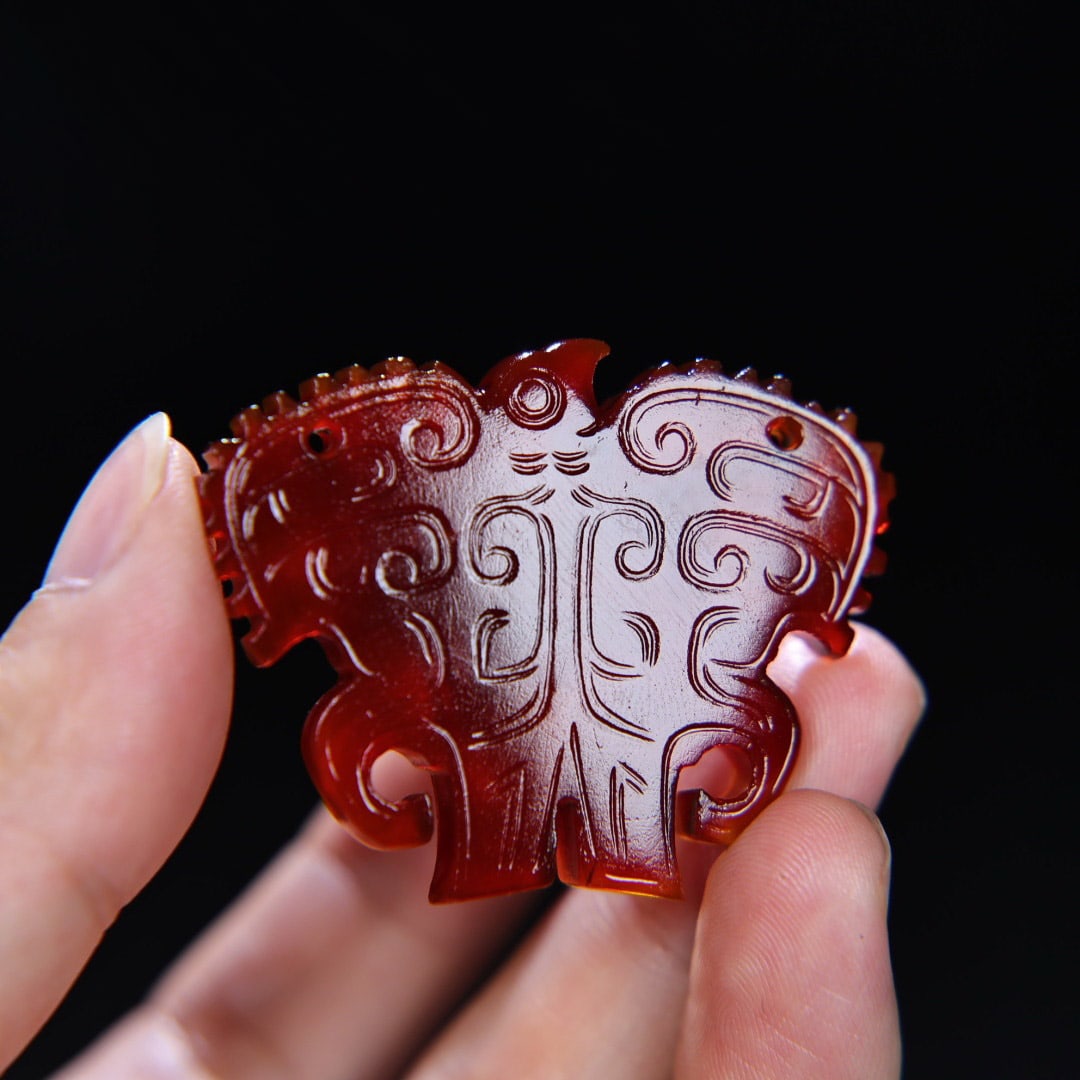 Old Red Agate Bird Pendant: Title: Old Hetian Jade Dragon Pendant Date/Period: After2053 Origin: Chinese Dimension: 59x80x25(mm) 2.32x3.15x0.98(inches) Weight 0.35 lbs/157g Materials: Hetian Jade Reserve: $399.00 Shipping: Domes