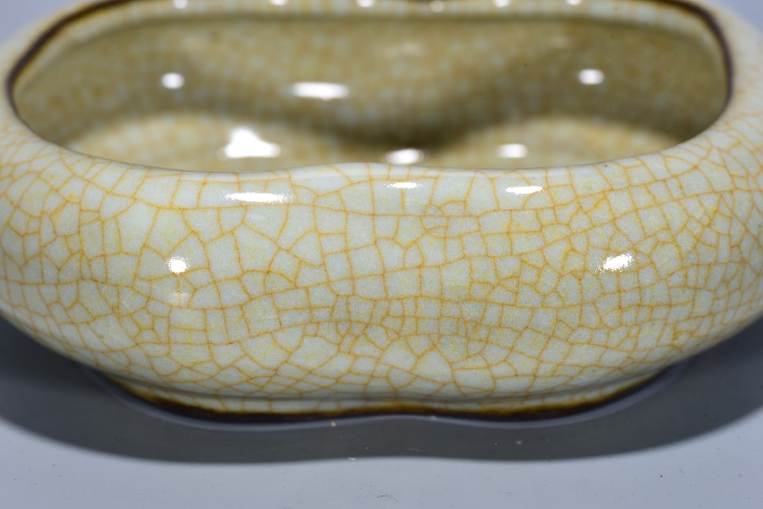Guan Kiln Porcelain Apple Brush Washer - 3