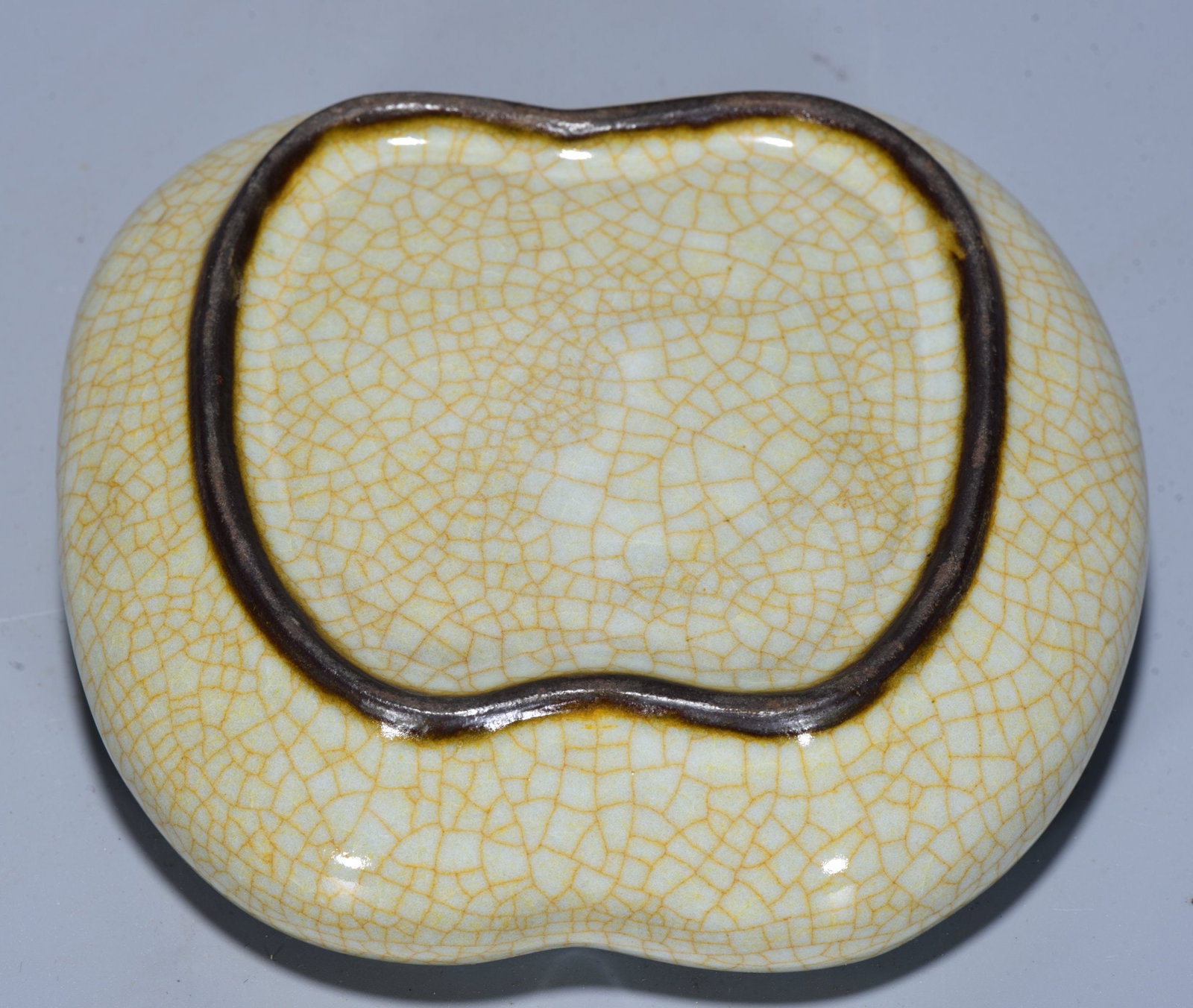 Guan Kiln Porcelain Apple Brush Washer - 4