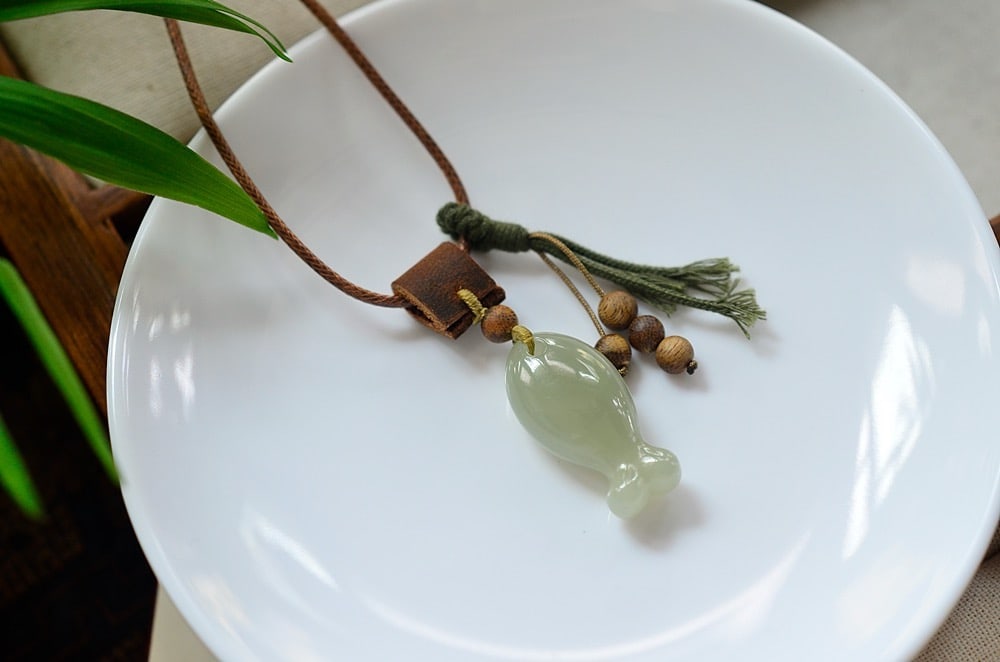 Natural Hetian Jade Pendant - Fish: Title: Old Hetian Jade Dragon Pendant Date/Period: After2090 Origin: Chinese Dimension: 59x80x25(mm) 2.32x3.15x0.98(inches) Weight 0.35 lbs/157g Materials: Hetian Jade Reserve: $128.00 Shipping: