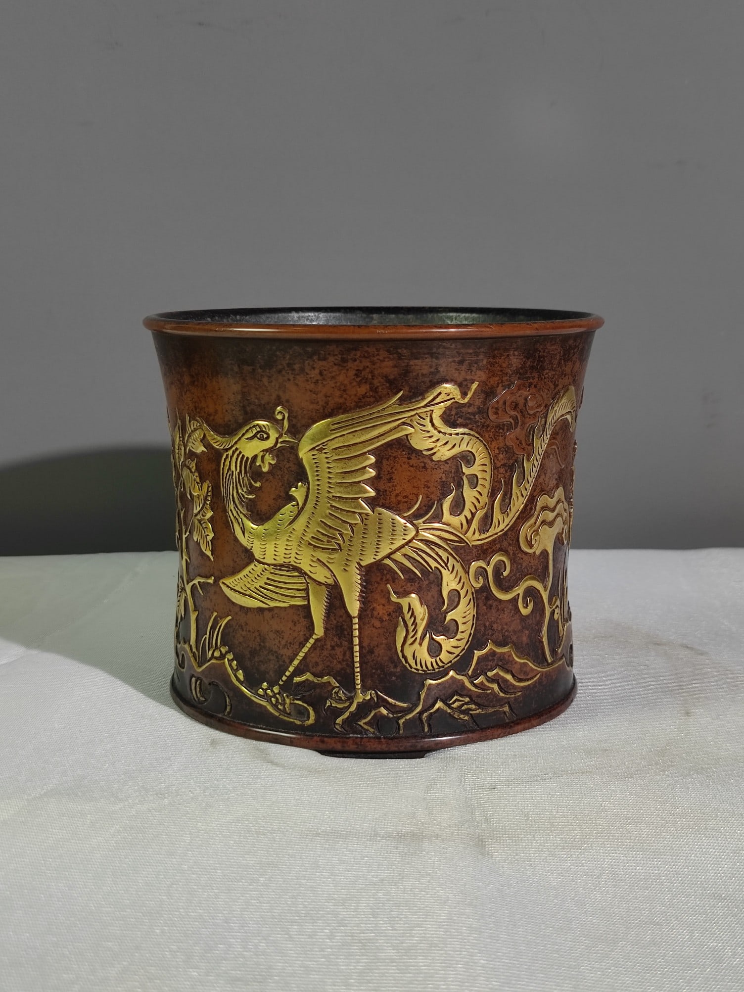 Old Gilt Gold Red Copper Phoenix Brush Pot: Title: Old Hetian Jade Dragon Pendant Date/Period: After2097 Origin: Chinese Dimension: 59x80x25(mm) 2.32x3.15x0.98(inches) Weight 0.35 lbs/157g Materials: Hetian Jade Reserve: $899.00 Shipping: