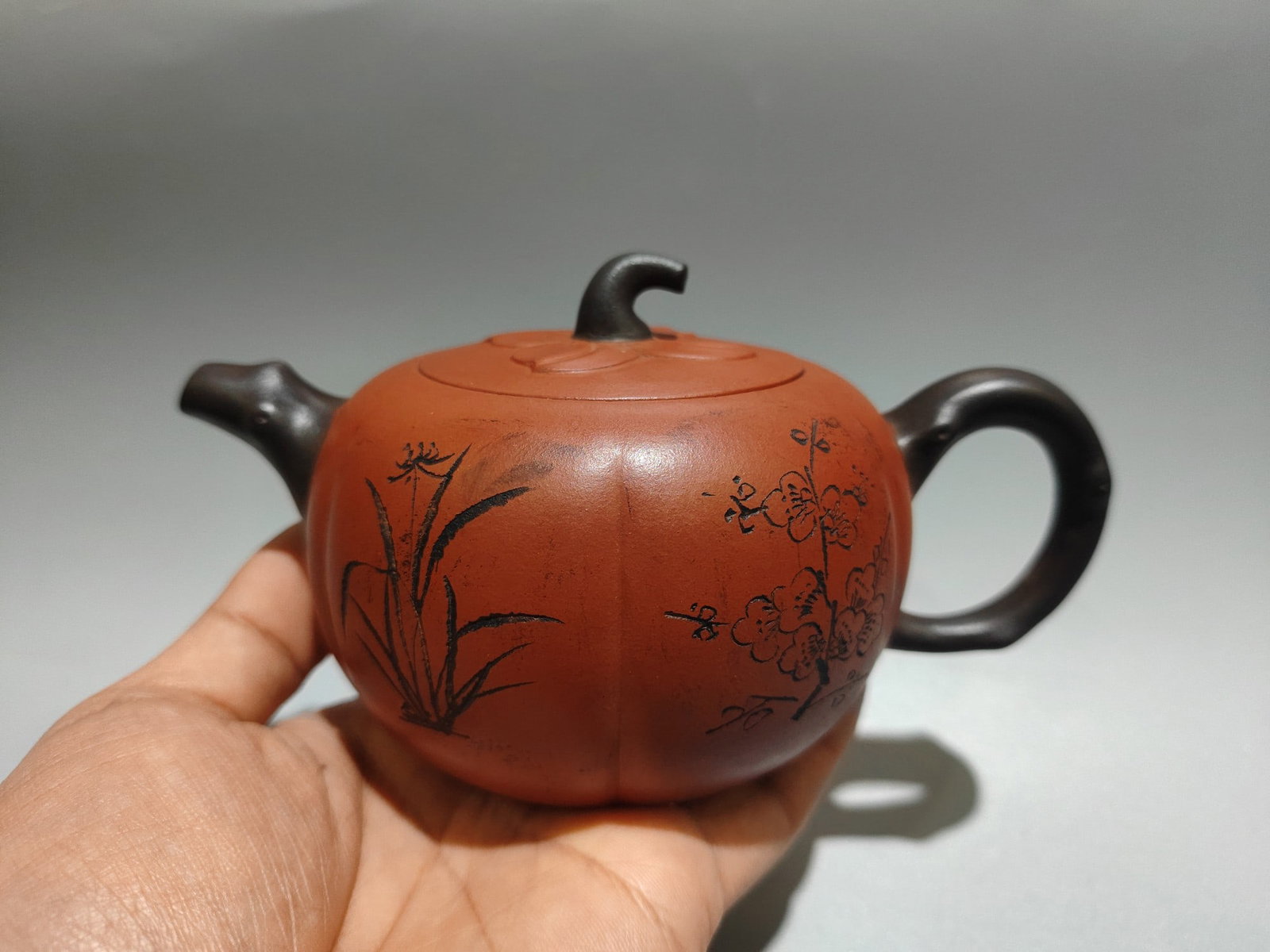 Yixing Zisha Clay Teapot - plum blossom orchid Bamboo chrysanthemum: Title: Old Hetian Jade Dragon Pendant Date/Period: After2105 Origin: Chinese Dimension: 59x80x25(mm) 2.32x3.15x0.98(inches) Weight 0.35 lbs/157g Materials: Hetian Jade Reserve: $150.00 Shipping: Domes