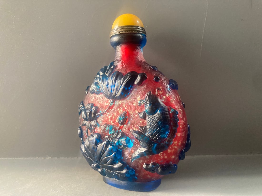 Old Peking Glass Fish Lotus Snuff Bottle - 2