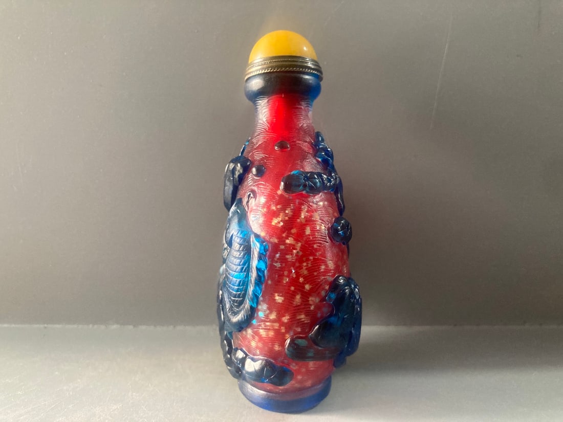 Old Peking Glass Fish Lotus Snuff Bottle - 3