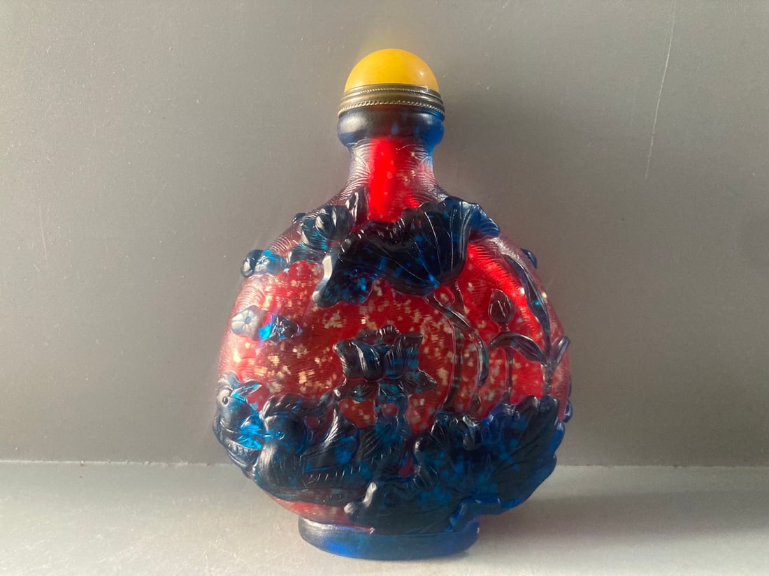Old Peking Glass Fish Lotus Snuff Bottle - 5