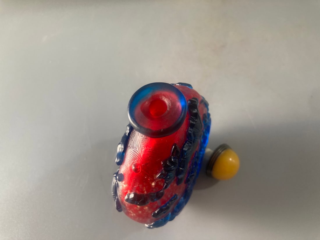 Old Peking Glass Fish Lotus Snuff Bottle - 8