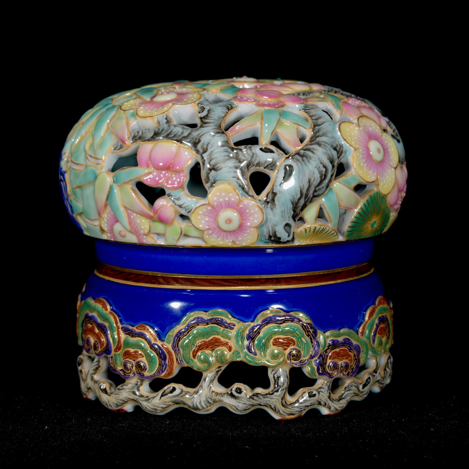 Openwork Famille Rose Porcelain Incense Burner - 3