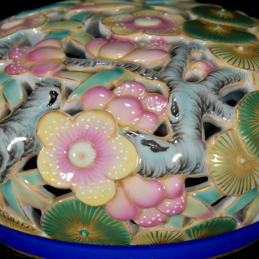 Openwork Famille Rose Porcelain Incense Burner - 7