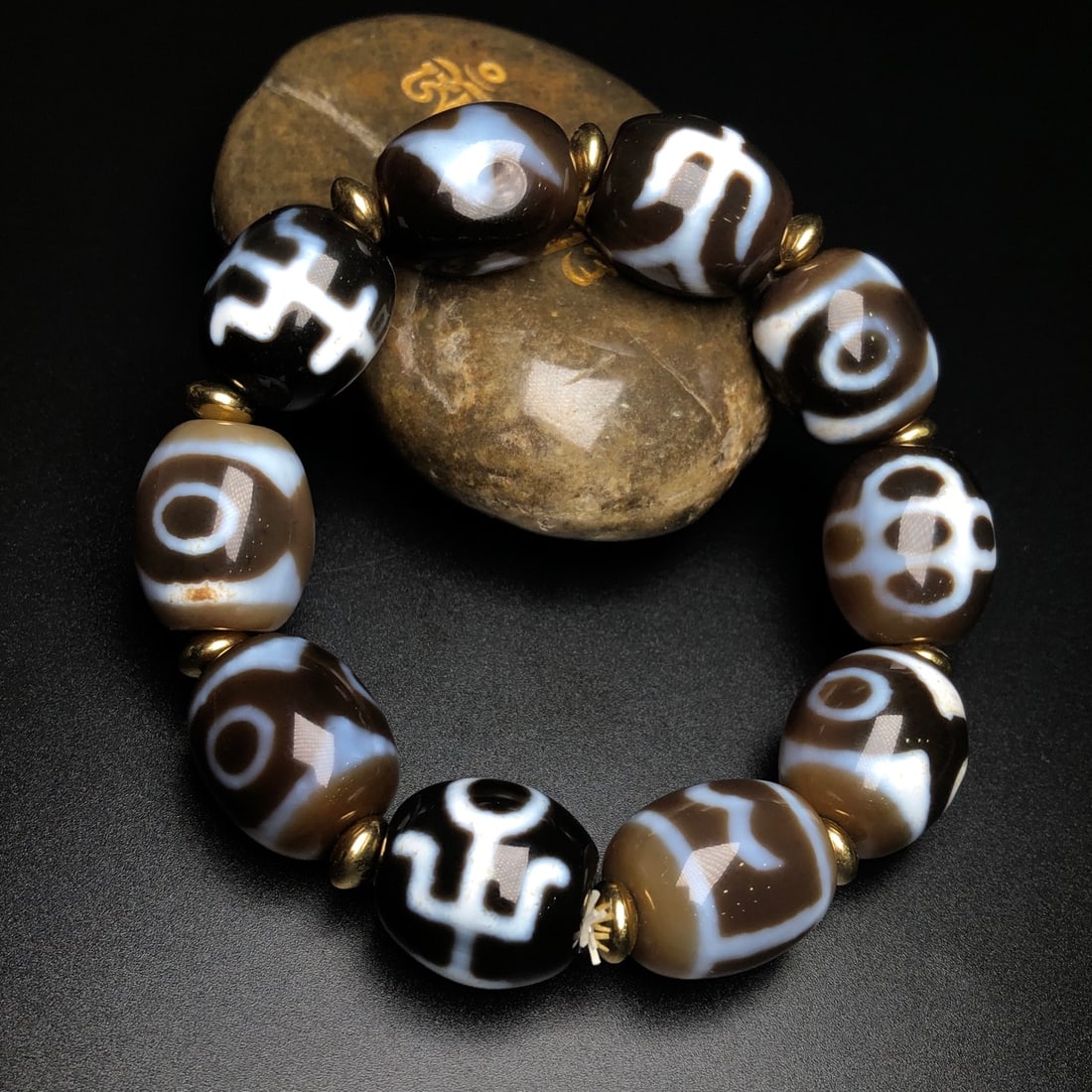 Old Tibetan DZI Agate Hand Chain: Title: Old Hetian Jade Dragon Pendant Date/Period: After2117 Origin: Chinese Dimension: 59x80x25(mm) 2.32x3.15x0.98(inches) Weight 0.35 lbs/157g Materials: Hetian Jade Reserve: $150.00 Shipping: Domes