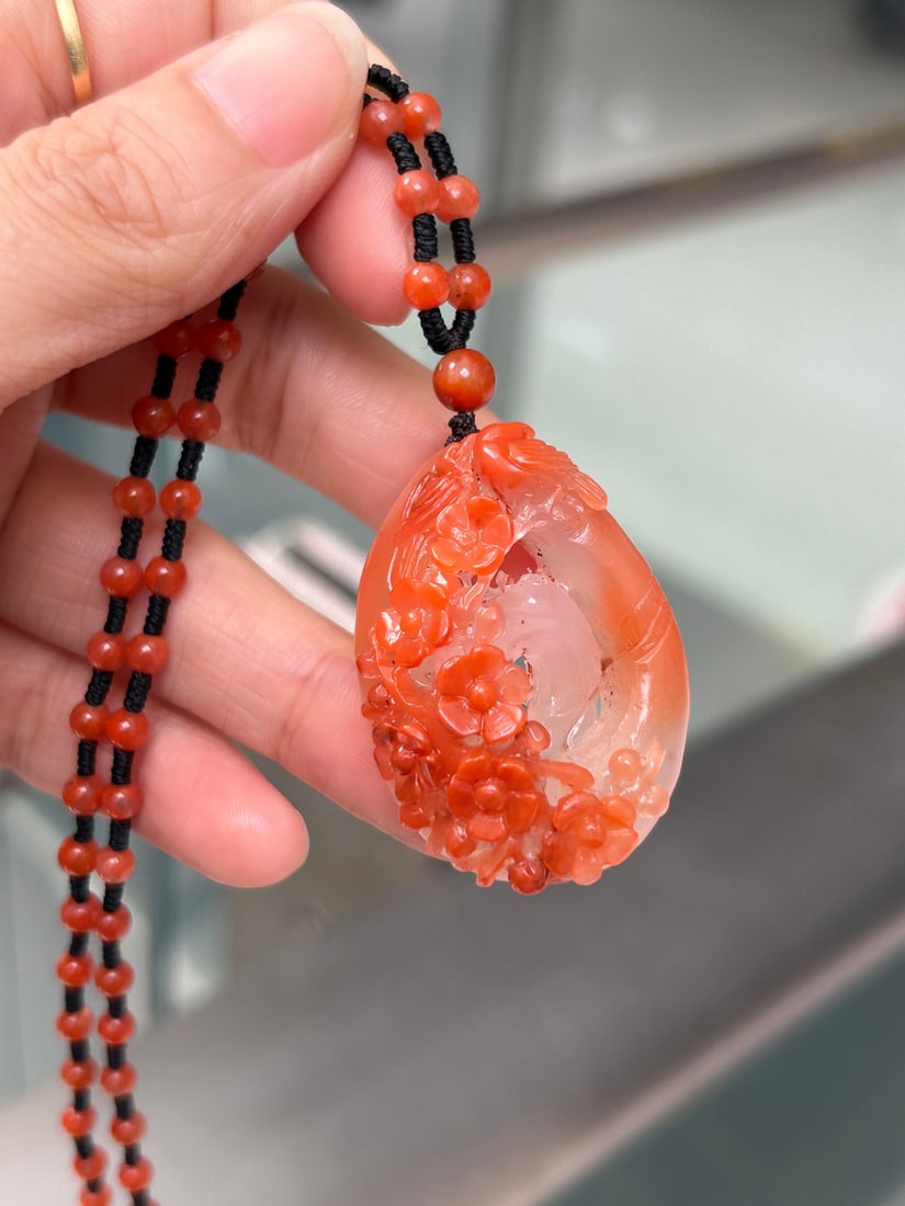 Natural Nanhong Agate Hand Carved Magpie and Plum Blossom Pendant: Title: Old Hetian Jade Dragon Pendant Date/Period: After2123 Origin: Chinese Dimension: 59x80x25(mm) 2.32x3.15x0.98(inches) Weight 0.35 lbs/157g Materials: Hetian Jade Reserve: $199.00 Shipping:
