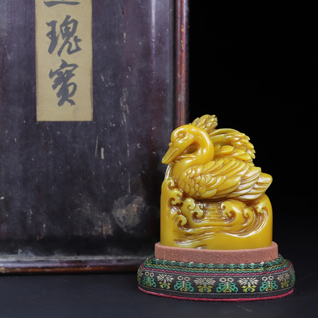 Vintage Shoushan Soapstone Hand-Carved Seal/Stamp Statue Duck w Box: Title: Old Hetian Jade Dragon Pendant Date/Period: After2125 Origin: Chinese Dimension: 59x80x25(mm) 2.32x3.15x0.98(inches) Weight 0.35 lbs/157g Materials: Hetian Jade Reserve: $588.00 Shipping: