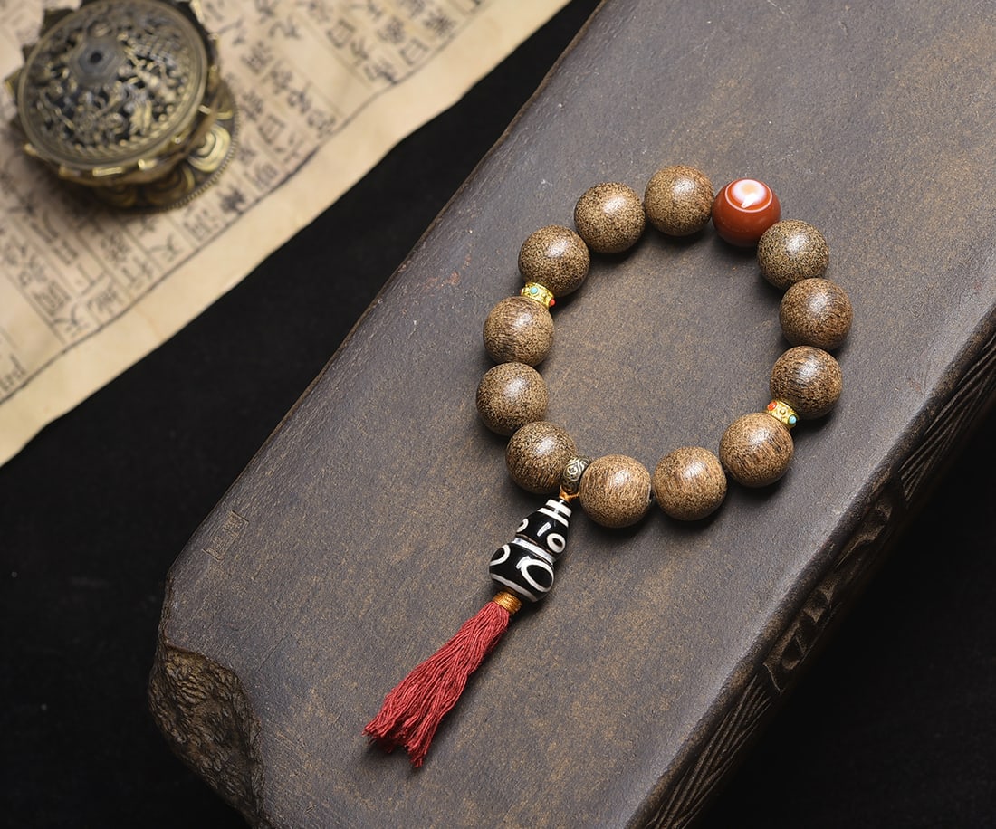 16mm Chenxiang Wood Beads Bracelet Bangle: Title: Old Hetian Jade Dragon Pendant Date/Period: After2132 Origin: Chinese Dimension: 59x80x25(mm) 2.32x3.15x0.98(inches) Weight 0.35 lbs/157g Materials: Hetian Jade Reserve: $99.00 Shipping: