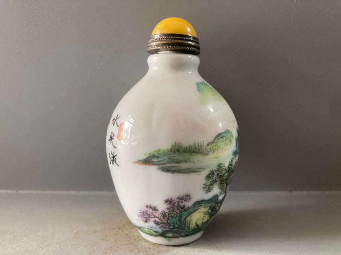 Old Famille Rose Porcelain Snuff Bottle - 3