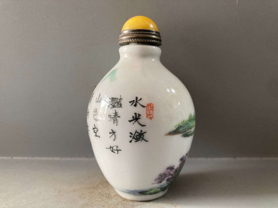 Old Famille Rose Porcelain Snuff Bottle - 4