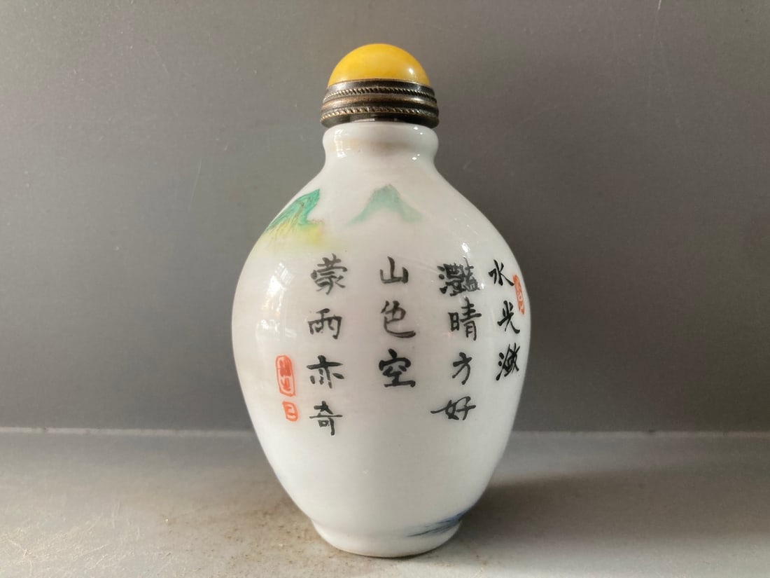 Old Famille Rose Porcelain Snuff Bottle - 5