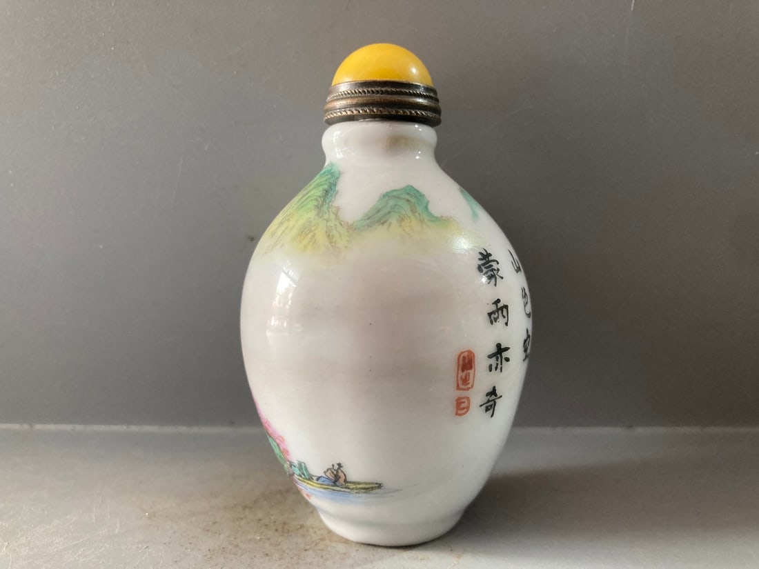Old Famille Rose Porcelain Snuff Bottle - 6