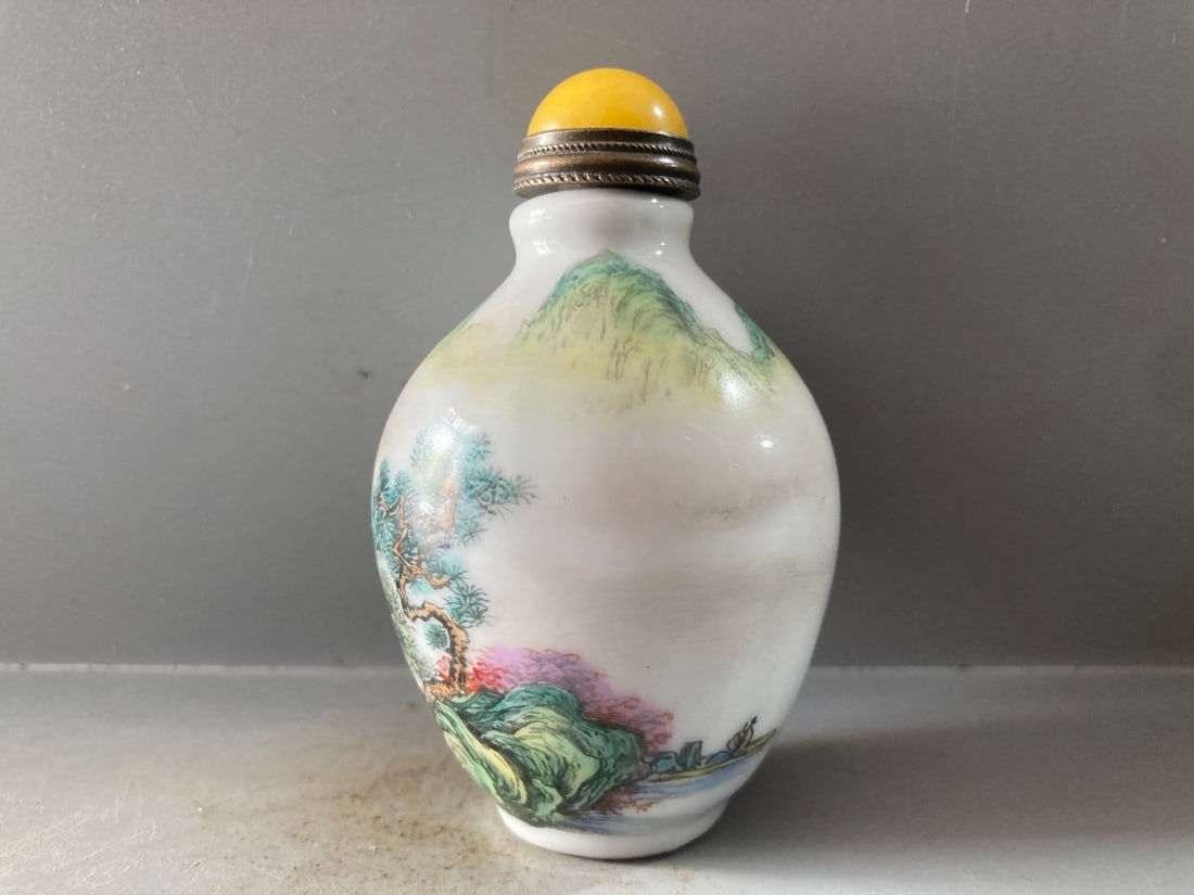 Old Famille Rose Porcelain Snuff Bottle - 7