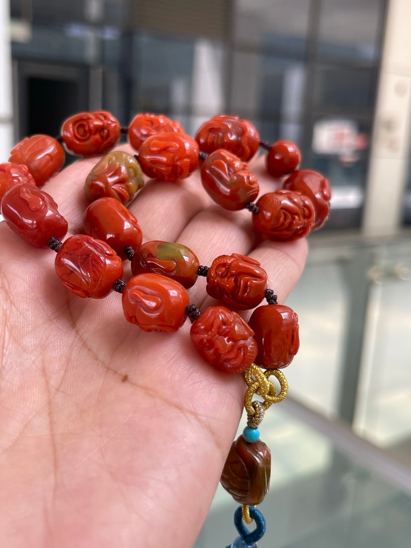 Natural Nanhong Agate Carved Eighteen Arhat Hand Chain with Certificate: Title: Old Hetian Jade Dragon Pendant Date/Period: After2153 Origin: Chinese Dimension: 59x80x25(mm) 2.32x3.15x0.98(inches) Weight 0.35 lbs/157g Materials: Hetian Jade Reserve: $556.00 Shipping: