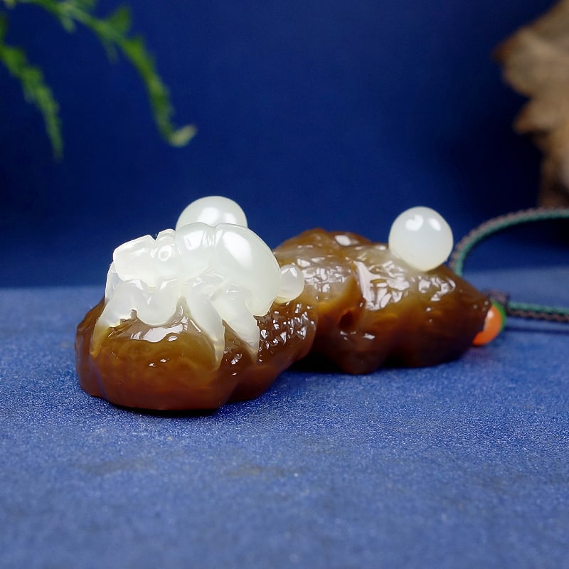 Natural Hetian Jade Carved Beetle Pendant - 5
