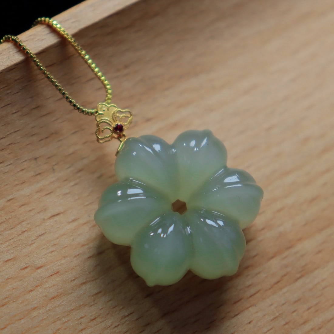Natural Hetian Jade Carved Flower Pendant: Title: Old Hetian Jade Dragon Pendant Date/Period: After2169 Origin: Chinese Dimension: 59x80x25(mm) 2.32x3.15x0.98(inches) Weight 0.35 lbs/157g Materials: Hetian Jade Reserve: $236.00 Shipping: