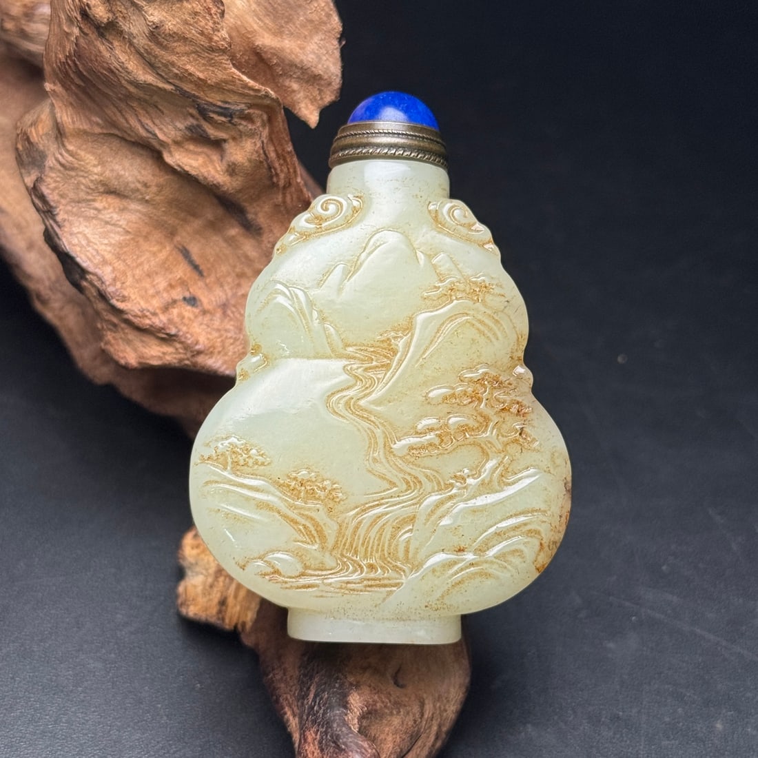 Old Hetian Jade Snuff Bottle: Title: Old Hetian Jade Dragon Pendant Date/Period: After2181 Origin: Chinese Dimension: 59x80x25(mm) 2.32x3.15x0.98(inches) Weight 0.35 lbs/157g Materials: Hetian Jade Reserve: $199.00 Shipping: Domes