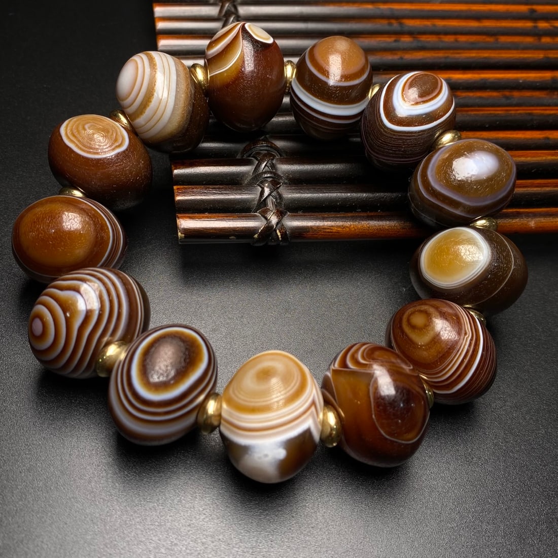 Old Agate Beads Bracelet: Title: Old Hetian Jade Dragon Pendant Date/Period: After2182 Origin: Chinese Dimension: 59x80x25(mm) 2.32x3.15x0.98(inches) Weight 0.35 lbs/157g Materials: Hetian Jade Reserve: $89.00 Shipping: Domest