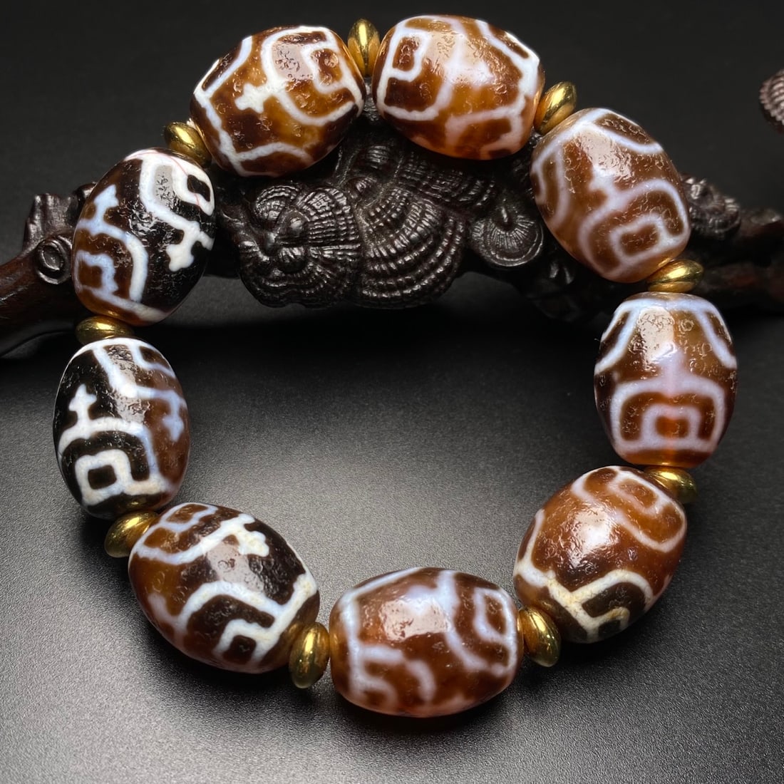 Old Tibetan DZI Agate Bracelet: Title: Old Hetian Jade Dragon Pendant Date/Period: After2183 Origin: Chinese Dimension: 59x80x25(mm) 2.32x3.15x0.98(inches) Weight 0.35 lbs/157g Materials: Hetian Jade Reserve: $219.00 Shipping: