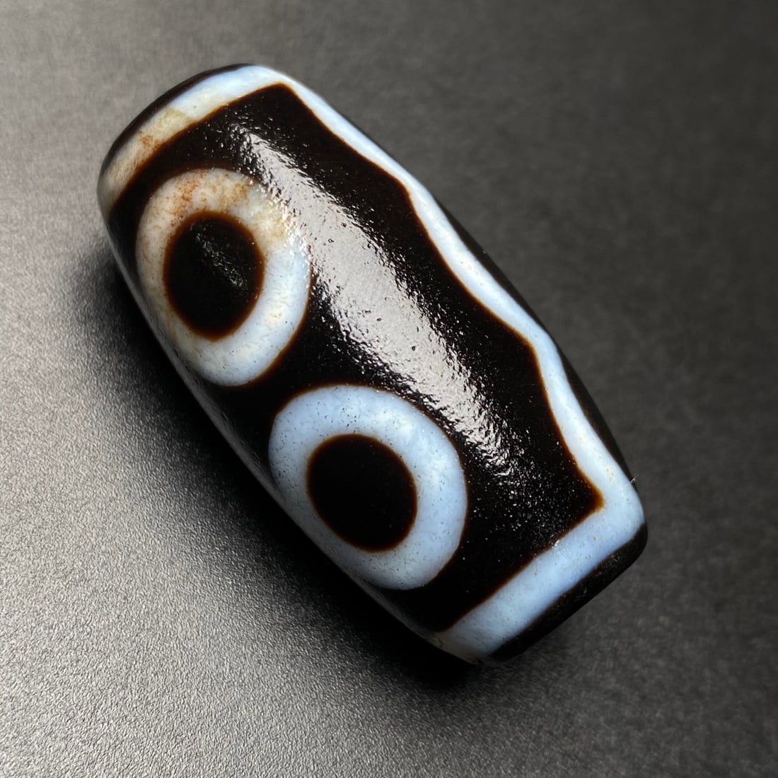 Old Tibetan Five Eyes DZI Agate Pendant: Title: Old Hetian Jade Dragon Pendant Date/Period: After2184 Origin: Chinese Dimension: 59x80x25(mm) 2.32x3.15x0.98(inches) Weight 0.35 lbs/157g Materials: Hetian Jade Reserve: $99.00 Shipping: