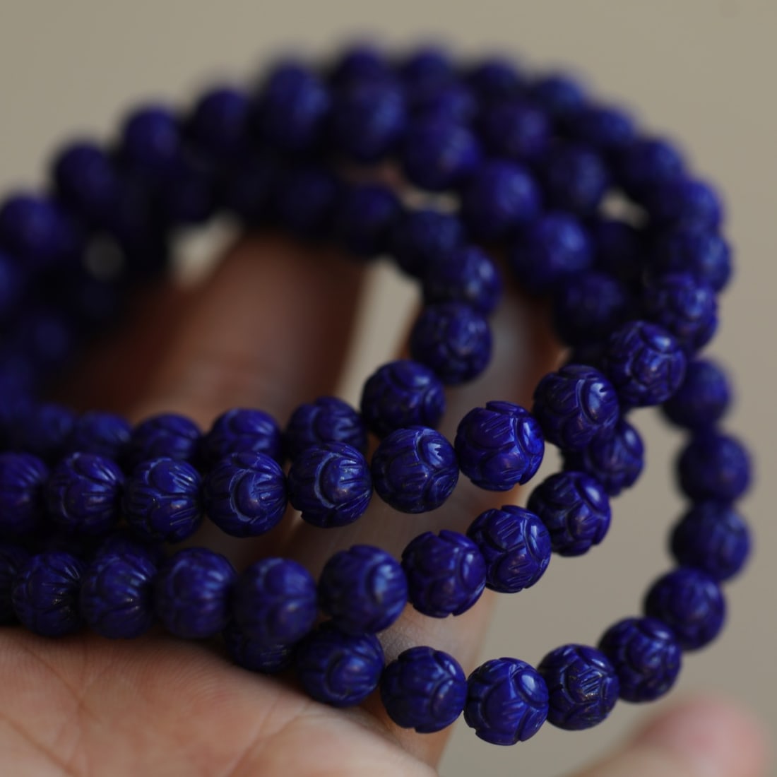 108 Beads Natural Lapis Lazuli Carved Lotus Beads Hand Chain Necklace - 2